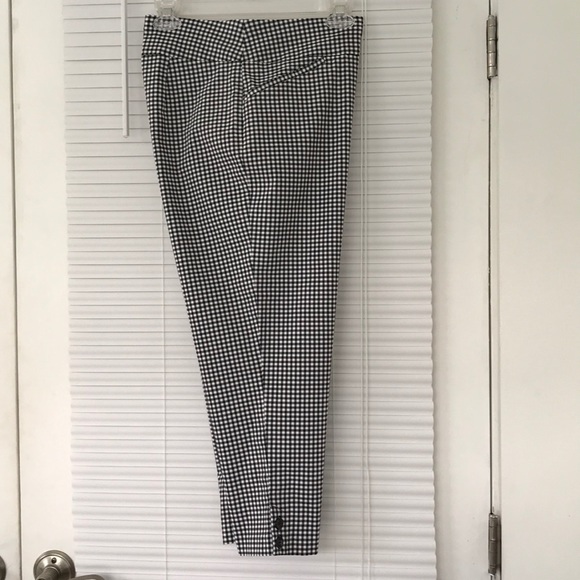 Chico's Pants - NWOT Chico’s Perfect Stretch Capri Pants Size 8
